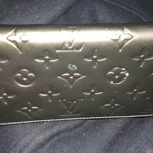 Louis Vuitton Vernis Zippy green wallet